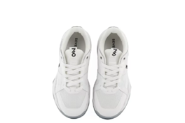 Tennis Shoes：テニスシューズ